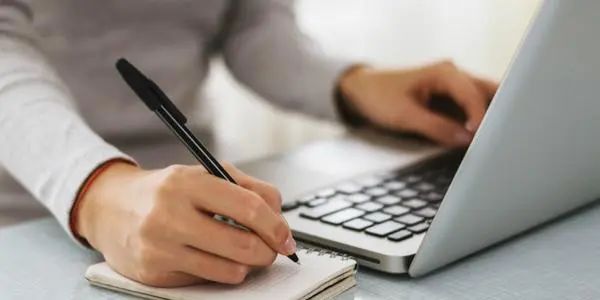 移動(dòng)互聯(lián)網(wǎng)時(shí)代的新聞寫作(移動(dòng)互聯(lián)網(wǎng)時(shí)代新聞寫作方式的變化)