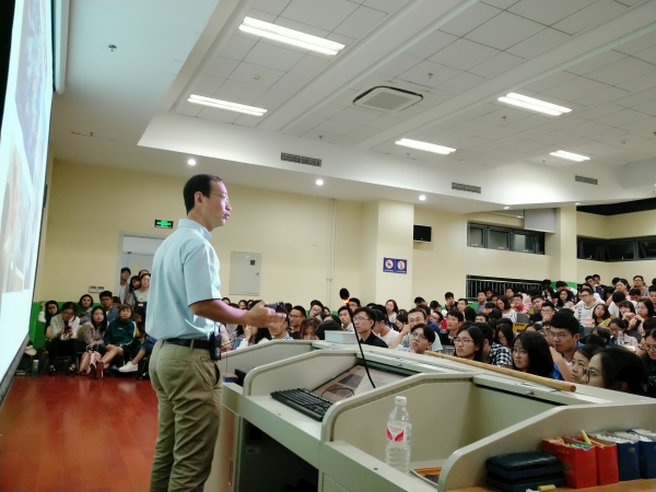 互聯(lián)網(wǎng)時代新聞素養(yǎng)課程(互聯(lián)網(wǎng)時代下的媒體人素養(yǎng))