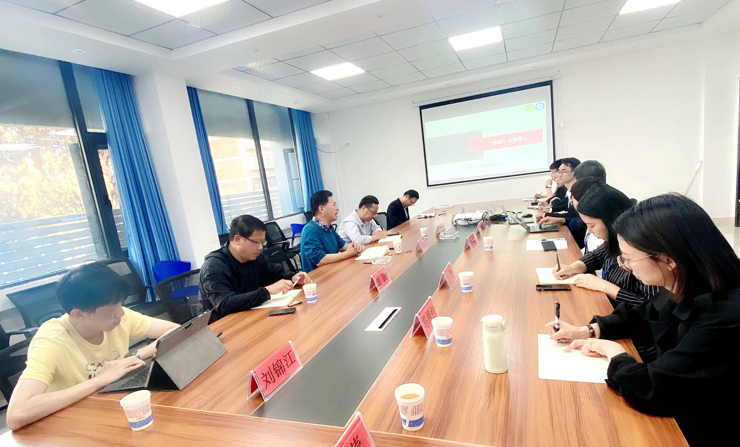 調(diào)研互聯(lián)網(wǎng)加教育新聞(關(guān)于互聯(lián)網(wǎng)+教育的市場調(diào)研)